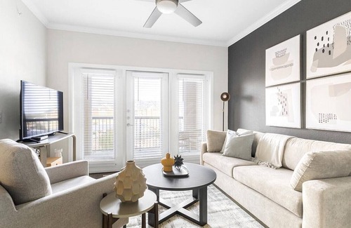 Burleson Apartment | Explore Downtown Burleson at Auberge of Burleson Hotel
