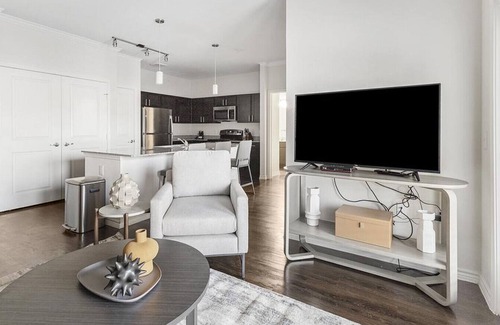 Burleson Apartment | Explore Downtown Burleson at Auberge of Burleson Hotel