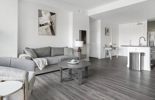 Greenway Plaza-Upper Kirby Apartment | Discover Avenue Grove - 2 Bedroom Getaway in Downtown West