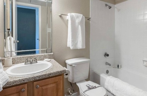 El Lago Apartment | Discover Bar Harbor Apartment Homes in Seabrook Downtown