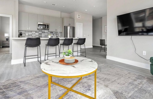 Round Rock Apartment | Experience Bellrock La Frontera: Family-Friendly Retreat