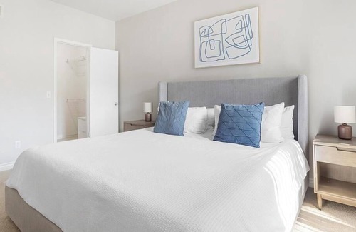 Rancho Oakey Apartment | Discover Helix Apartments - 1 Bedroom Retreat in Rancho Oakey