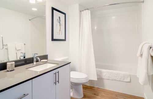 Silver Lake Apartment | Relax at Helm: 2-Bedroom Retreat in Silver Lake