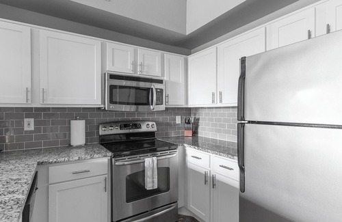 Fossil Creek Apartment | Landing at Hidden Lakes - 1 Bedroom in North Fo.
