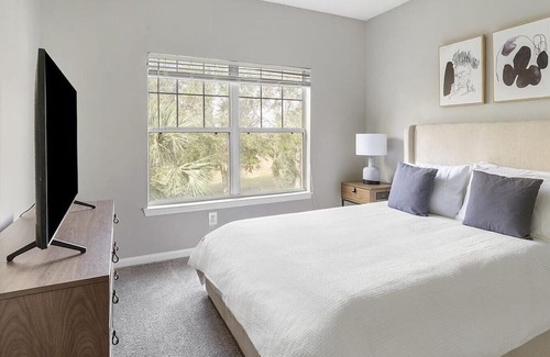 Sanford Apartment | Discover Lakes Edge: 2-Bedroom Getaway in Downtown Sanford