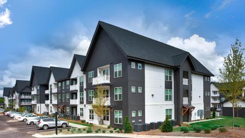 Huntsville Apartment | Landing at Laurel at Dry Creek - 2 Bedrooms in Huntsville