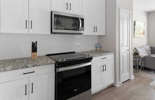 Huntsville Apartment | Landing at Laurel at Dry Creek - 1 Bedroom in E.