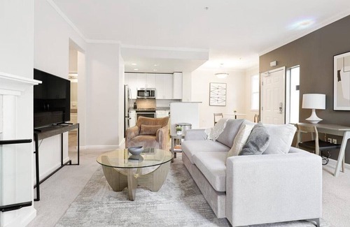 Foster City Apartment | Relaxing 1 Bedroom Retreat at Miramar in Lincoln