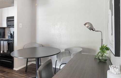 Dallas Apartment | Landing at Oak Meadow - 1 Bedroom in Dallas