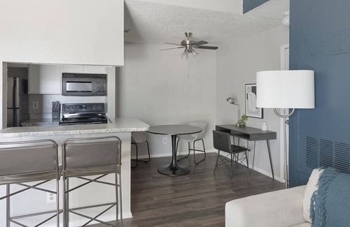 Dallas Apartment | Landing at Oak Meadow - 1 Bedroom in Dallas