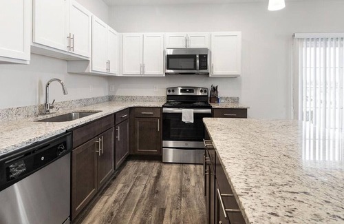 Norfolk - Virginia Beach Apartment | Explore Park 216 Apartments: Cozy 1 Bedroom in Downtown Suffolk