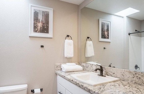 Central District Apartment | Welcoming Landing at Ramblewood Apartments - Centerville Retreat