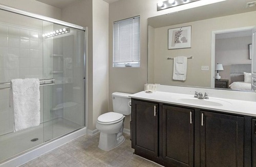 North Aurora Apartment | Explore Randall Highlands: 3 Bedroom Retreat in West Aurora