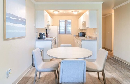 Grass Lawn Apartment | Experience Skyline Redmond: Pet-Friendly 2 Bedrooms