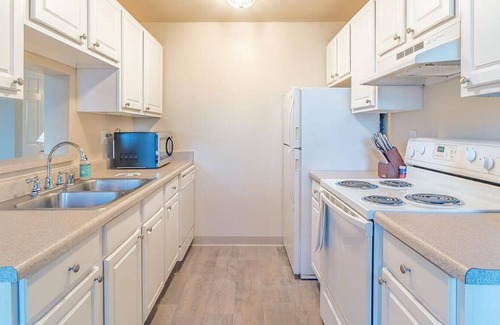 Downtown Apartment | Cozy Retreat at Skyline Redmond - 1 Bedroom in Grass Lawn