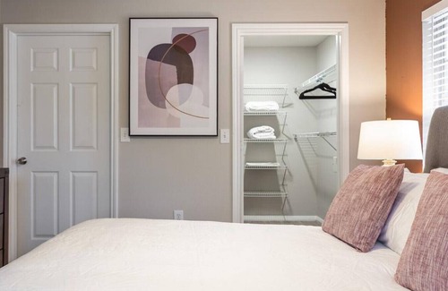 Sweetbriar Apartment | Relaxing Getaway at SOCO Apartments - Family-Friendly Escape