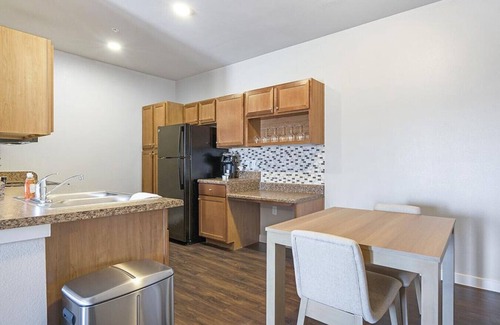 Brooks City Base Apartment | Landing at The Anderson at Brooks - 1 Bedroom in Stinson Airport Vicinity