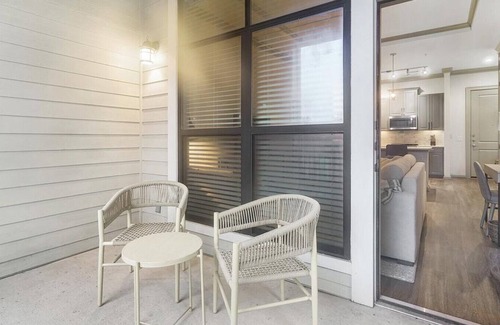 Garland Apartment | Explore The Hendry: 1 Bedroom Retreat in Downtown Garland