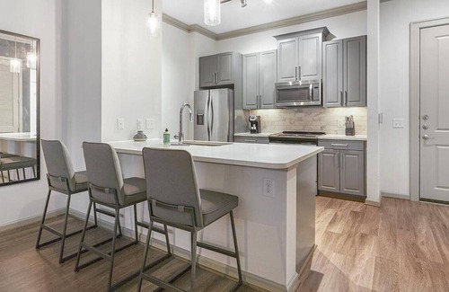 Garland Apartment | Explore The Hendry: 1 Bedroom Retreat in Downtown Garland