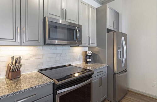 Garland Apartment | Discover The Hendry: 1 Bedroom Retreat in Downtown Garland