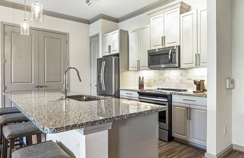 Garland Apartment | Discover The Hendry: 2 Bedrooms in Vibrant Downtown Garland
