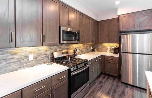 Rhodes Ranch Apartment | Discover The Mercer: Family-Friendly Stay in Rhodes Ranch