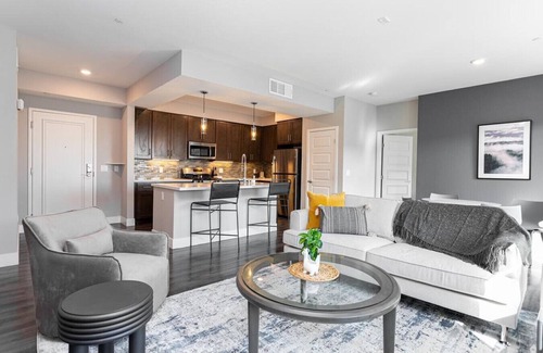 Rhodes Ranch Apartment | Discover The Mercer: Family-Friendly Stay in Rhodes Ranch