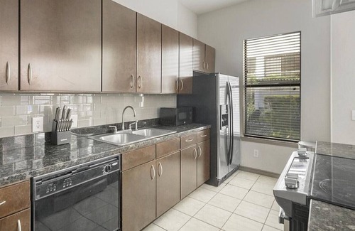 Greenway Plaza-Upper Kirby Apartment | Discover The Metropole: 2 Bedrooms in Greenway Area