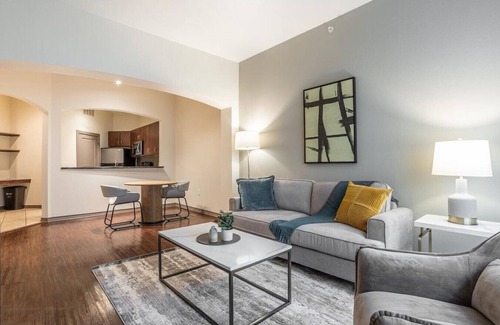 Greenway Plaza-Upper Kirby Apartment | Discover The Metropole: 1 Bedroom Retreat in Greenway