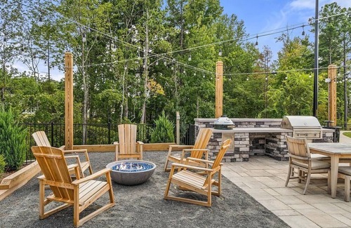 Bowling Green Apartment | Discover Newton Apartments: 2 Bedroom Retreat in Palisades