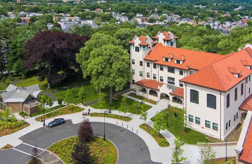 St. Elizabeth's Apartment | Relax at The Overlook: 2 Bedrooms in Downtown Brighton