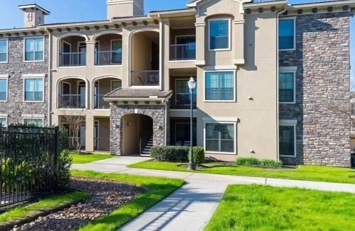 Sugar Land Apartment | Discover The Retreat at Riverstone: 1 Bedroom Downtown Stay