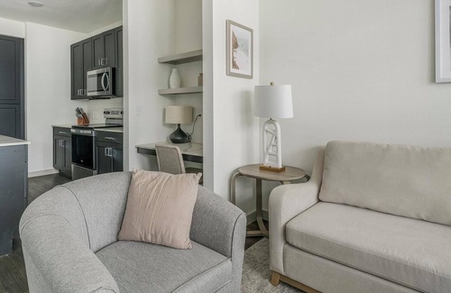 Northside Apartment | Landing at The Standard on the River - 1 Bedroo.