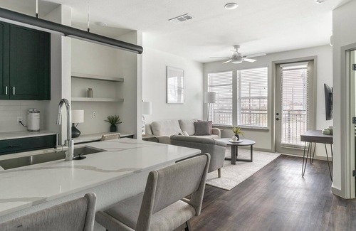 Northside Apartment | Landing at The Standard on the River - 1 Bedroo.
