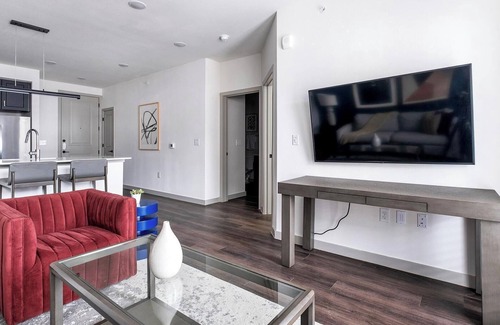Northside Apartment | Landing at The Standard on the River - 1 Bedroo.