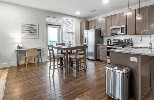 Stone Oak Apartment | Comfortable Stay at The Vecina - 1 Bedroom in Stone Oak