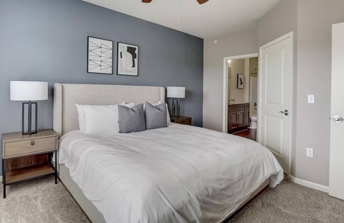 I-435 West KC-KS Apartment | Discover Village West Luxury Apartments - 1 Bedroom Oasis