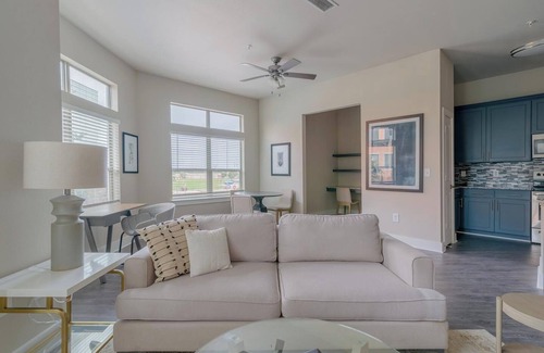 Nassau Bay Apartment | Landing at Voyager at Space Center - 1 Bedroom .