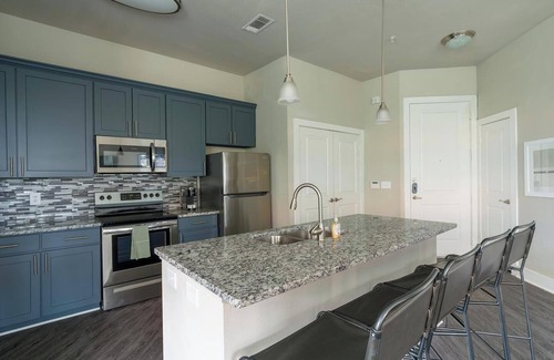 Nassau Bay Apartment | Landing at Voyager at Space Center - 1 Bedroom .