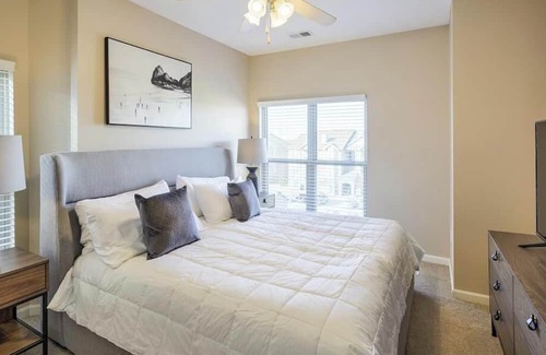 Omaha Apartment | Comfortable Escape at Whispering Hills - 1 Bedroom Retreat