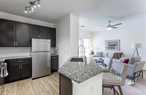Austin Apartment | Landing | Beautiful 1BD, Gym, Courtyard