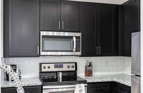 Austin Apartment | Landing | Beautiful 1BD, Gym, Courtyard