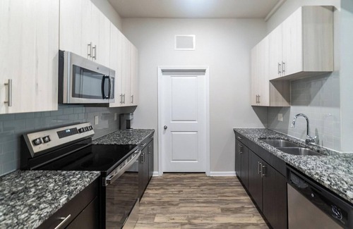 Charlotte Apartment | Landing | Beautiful 1BD, Clubhouse, Gym