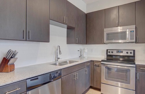 Terrell Heights Apartment | Landing | Beautiful 2BD, Yoga Studio, Courtyard