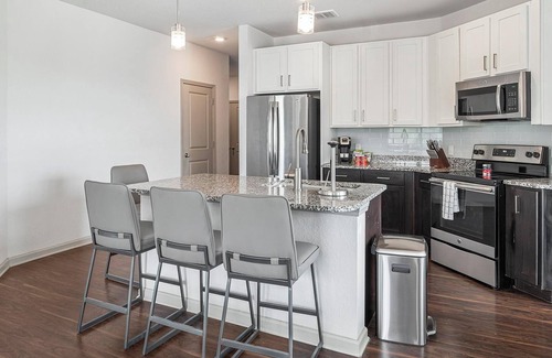 St. Johns Apartment | Landing | Beautiful 3BD, Gym