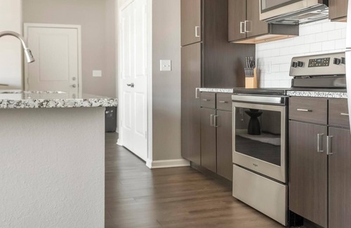 Chesterfield Apartment | Landing | Beautiful 1BD, Courtyard, Pool