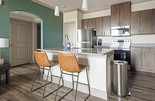 Manor Apartment | Landing | Chic 1BD, Courtyard, Pool