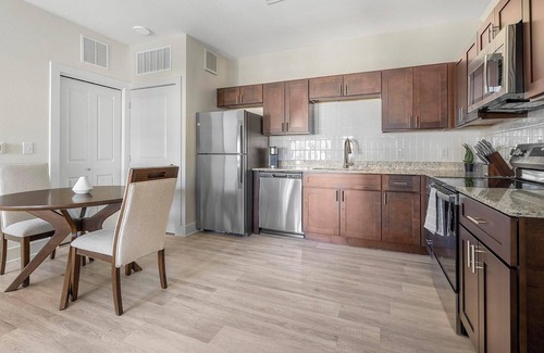 Lockhart Apartment | Landing | Chic 1BD, Gym, Clubhouse