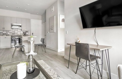 Round Rock Apartment | Landing | Chic 1BD, Gym, Pool