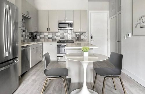 Round Rock Apartment | Landing | Chic 1BD, Gym, Pool